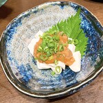 三酉屋 - クリームチーズ酒盗がけ