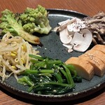 王道焼肉 豆だいふく - ナムル旬野菜