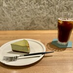 旅人の木 - 煎茶のニューヨークチーズ　アイスコーヒー