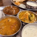 TOKYO BHAVAN - +100円でカレーを3種にできます