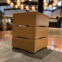 日本料理 からまつ - 和朝食三段重(3,700円)＋サービス料13%(481円)=4,181円