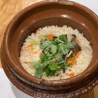 魚と炭と鉄板と ととと - サーモンの土鍋ご飯