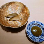くるますし - 水でじっくり煮た鮑、肝ソース