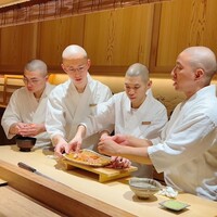 波濤 - みんなで仲良く車海老の殻剥き