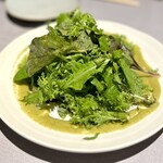 焼肉×創作びすとろ 笑進笑明 - 農家直送の有機ハーブサラダ