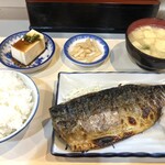 食事と酒処 真 - 鯖の一枚焼き定食1100円。ランチはこのメニューだけです！
