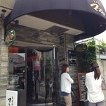 とんかつ マンジェ - 平日の開店20分前で20人待ち