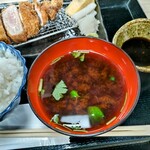 とんかつ専門店 あげもん - 赤だしはうれしい！