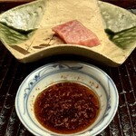 緒方 - 小マグロ炙り　一味醤油