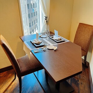 眺めのいい窓側の席