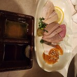 もつ焼き おでん かづのや - おひとり用刺身三点盛り(352円)