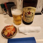 もつ焼き おでん かづのや - ビンビール(550円)、お通し(100円？)