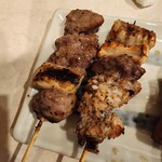 もつ焼き おでん かづのや - かしら(165円)、なんこつ(143円)