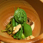 Ebisukuroiwa - 山菜