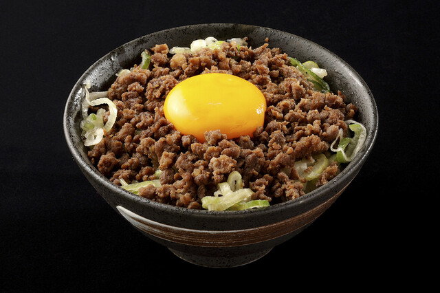 黒毛和牛 月見そぼろごはん (生卵付き)