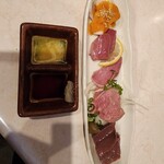 もつ焼き おでん かづのや - 2024/01/27おひとり用刺身三点盛り(これがフルスペックで429円)