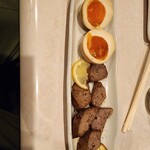 もつ焼き おでん かづのや - 2024/01/27くんせい盛り(半熟玉子、たん、チーズ)