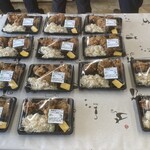 ワタナベ食品 直売店 - お弁当コーナー メイン
      2024/11/06
      カツ丼 449円