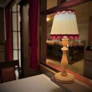 東京駅で満喫する鉄道の中のようなお食事のひと時◆窓際席が人気