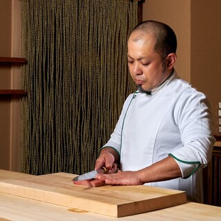日本料理、高級鮨店で修業を積んだ沖縄県出身の店主❝奥原伸治❞