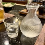 地魚料理・鮨 佐々木 - 磯自慢 本醸造 950円(税込)