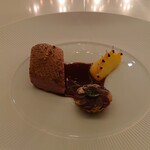 Suhring - 10日間熟成させた鴨 - 桃、クリュ・ド・カカオ、バニラ_BS