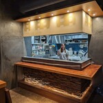 天ぷらバル 天むす 銀座 たけぞう - ライブ感あるカウンター席