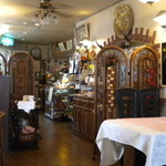 レストラン三ツ星 - シックな店内。