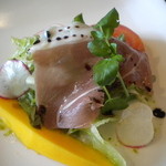 レストラン三ツ星 - 前菜の生ハムサラダ。