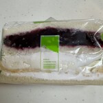 コウジ サンドイッチ - ブルーベリーとチーズケーキ