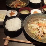 ハラペコキッチン - 500円の肉野菜炒め定食