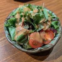 豚捨 KITTE丸の内店 - コースのサラダ