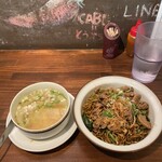 チャベ 目黒店 - スープ付きのミーアヤム