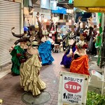 川庄 - この日の六角橋商店街のドッキリヤミ市場で催された中東系のダンス