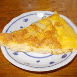 しらいわ - しらいわ　サービスのじゃがいも入り玉子焼き　 (人´ω｀)