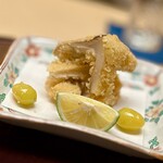 徳ㇵ本也 - ❺ 高野山産松茸のフライ、鱧のフライ
      〜高野山の松茸と鱧をフライにして、焼き松茸とはまた違った旨味と香りに悶絶してしまう。今年は焼き松茸を頂く機会が多かったの美味さが爆発する。銀杏もまた旨し。