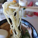丸徳ラーメン - 麺　こんな感じ