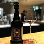 マンサルヴァ - これまた珍しい。
      ロンバルディアのガルダで、こんなメルローを作ってるとは！
      熟した果実味とかチョコレートとかのリッチさはあるのですが、ちゃんとエレガント。これは好みのメルローです。