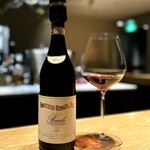 マンサルヴァ - いやぁ、タンニンを意識しながら飲むバローロ、久しぶり。
      お相手が鳩ですし、こういうクラシカルなタイプも嬉しいです。