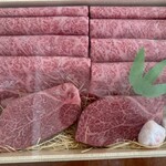 きみや - 「まつなが和牛」のA5牝牛ステーキ用ヒレ肉、すき焼き用のロース肉