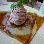 クレープリー・スタンド シャンデレール - 今回のモンブランの土台はメレンゲでした。