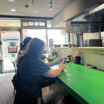 家系ラーメン 加藤商店 - カウンターのみ