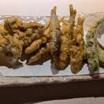 下田屋 - 本もろこの唐揚げ