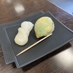 多聞堂 - 蓬団子と神寅餅