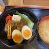 角煮丼屋くろしろ端なれ
