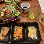 おじさんと日本酒 - いぶりがっこ、にんじんしりしり、白菜