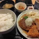 オススメ定食ハンバーグと厚切りハムカツ