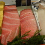 「大トロ」握って頂くと、脂ののりも最高で 口の中で蕩けて、上質な脂と共に 旨みが広がります。