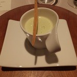 ロワゾー・パー・マツナガ - 2014/05　アスパラの冷たいスープ。