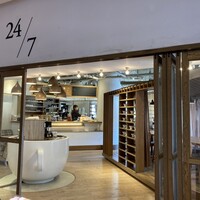24/7 restaurant - 